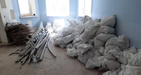 Демонтаж стяжки и плитки в многокомнатной квартире